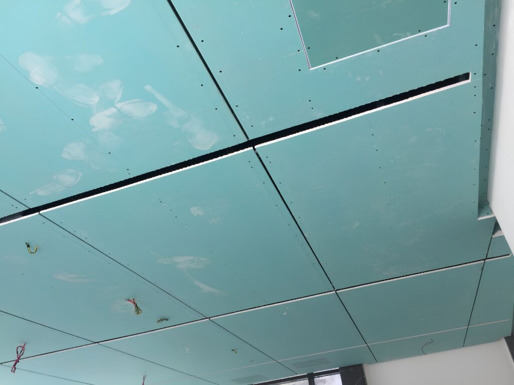 Flat drywall ceiling with a linear reveal detail