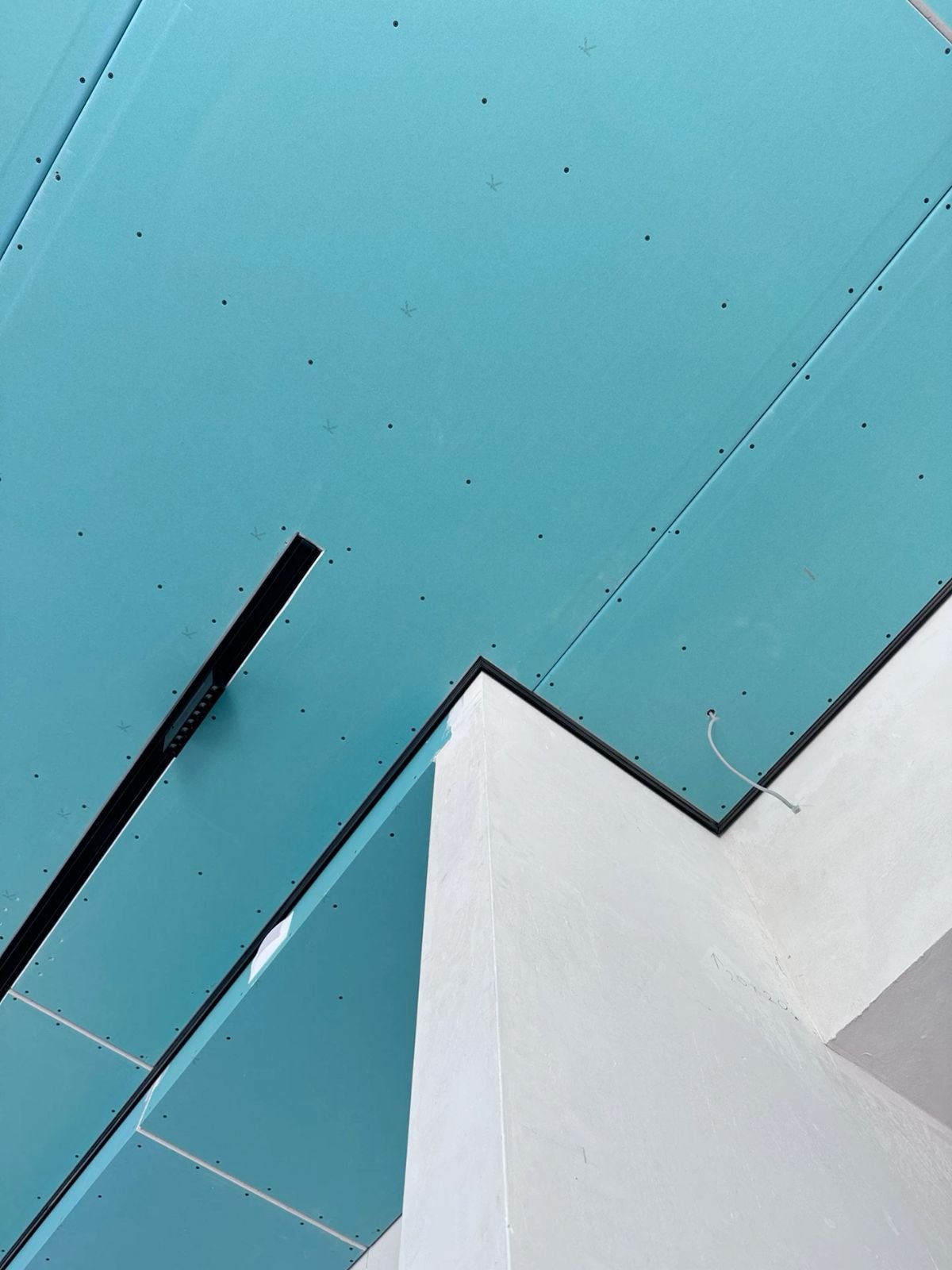 Drywall installation in Dufferin County — ceiling with shadow-gap reveal