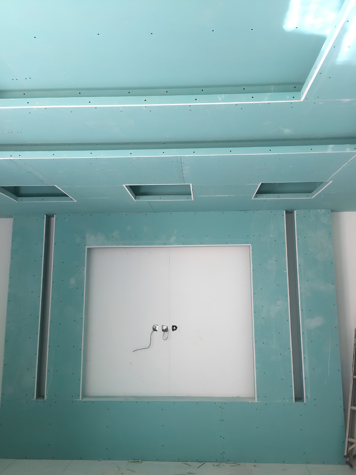 Drywall installation in Simcoe County — feature wall with tray ceiling